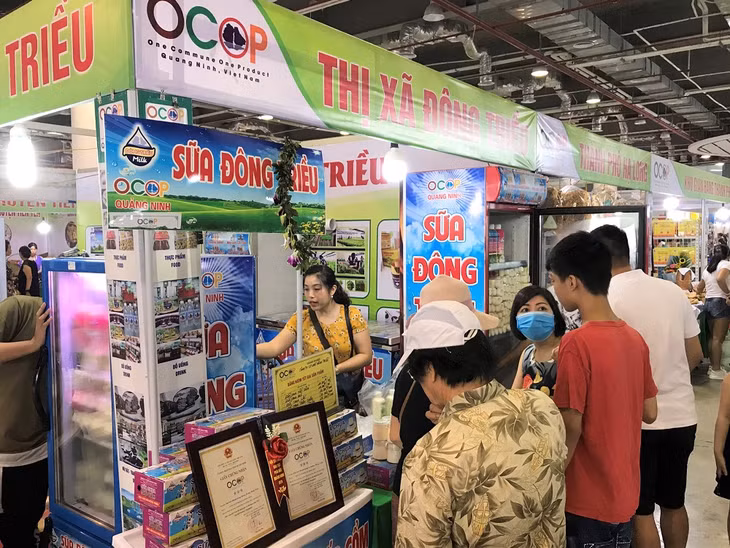 Hội chợ OCOP thường niên là cơ hội để TX Đông Triều đưa các HTX quảng bá thương hiệu sản phẩm địa phương. 