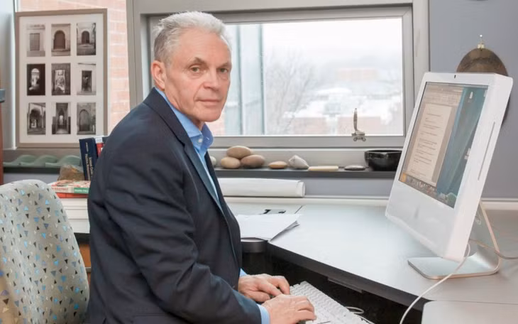 Giáo sư John Rennie Short thuộc trường Đại học Maryland, Mỹ.