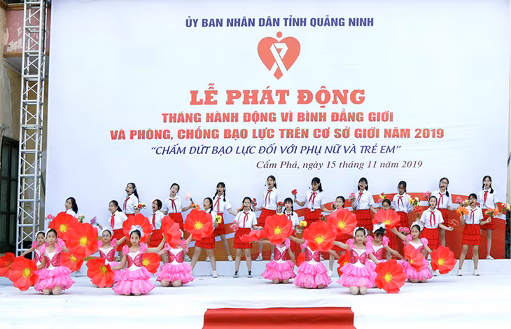 Tiết mục văn nghệ khai mạc Tháng hành động