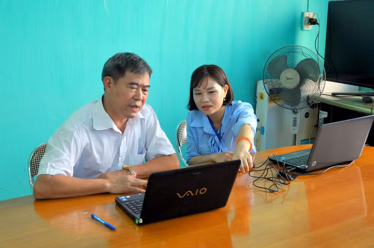 Cán bộ, đảng viên trên địa bàn phường Hà Lầm tìm hiểu, nghiên cứu và tham dự cuộc thi 