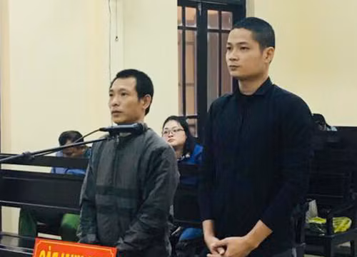 Bị cáo Tú (bên trái) và Dũng tại tòa. Ảnh: Đ.H