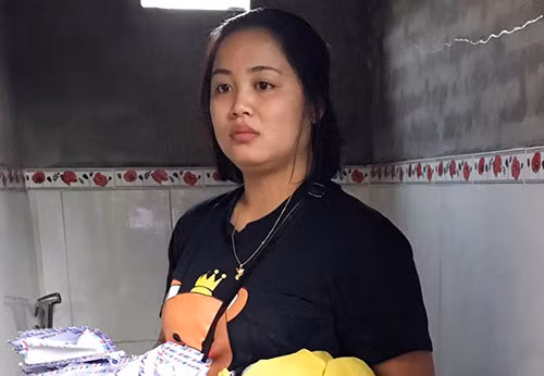 Lan Anh lúc bị bắt quả tang. Ảnh: Công an cung cấp.
