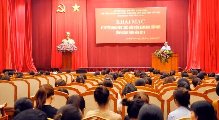 Quang cảnh buổi khai mạc kỳ thi.