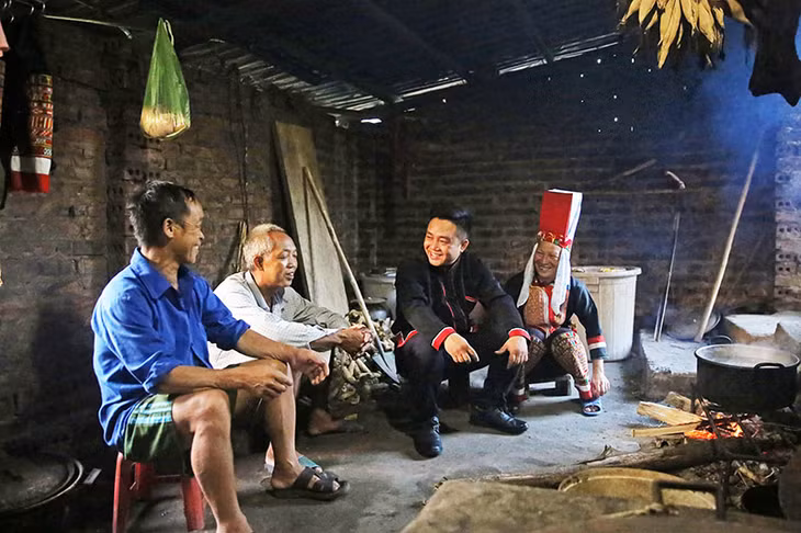 Anh Chìu Văn Phúc, nhân tốc lan tỏa tinh thần thoát nghèo ở Đồng Văn. Ảnh Hùng Sơn