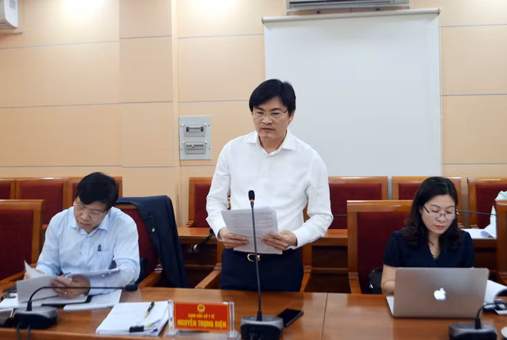 Lãnh đạo Sở Y tế báo cáo tại buổi làm việc.