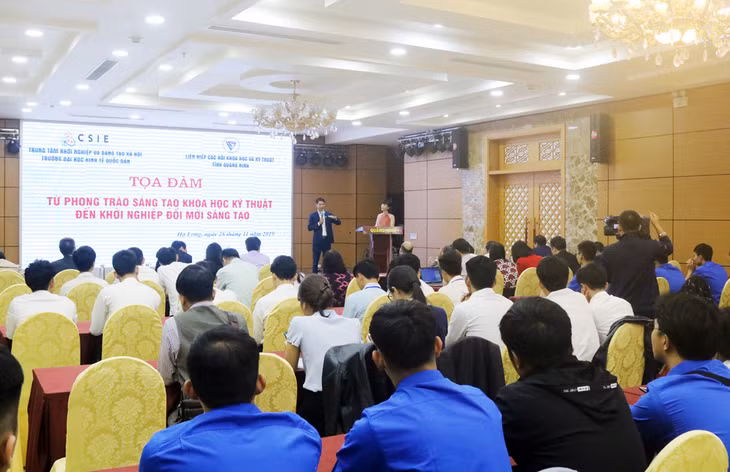 Quang cảnh chương trình tọa đàm