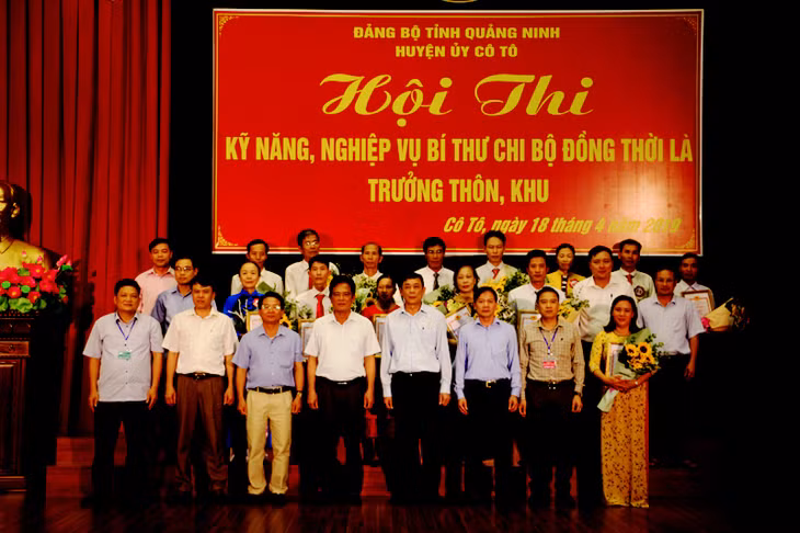 Hội thi kỹ năng, nghiệp vụ Bí thư Chi bộ đồng thời là Trưởng thôn khu là đợt sinh hoạt chính trị sâu rộng góp phần nâng cao trình độ cho đội ngũ Bí thư, Trưởng thôn, khu.