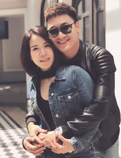 Mạnh Trường và vợ. Điều lãng mạn nhất anh làm là đưa vợ đi du lịch khi có thời gian. Ảnh: MT.