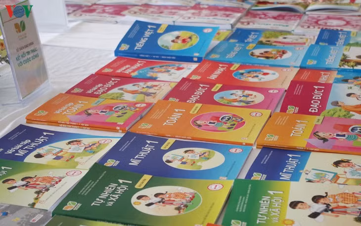 Một trong 4 bản mẫu SGK lớp 1 mới của NXBGDVN được giới thiệu hôm 8/11/2019.