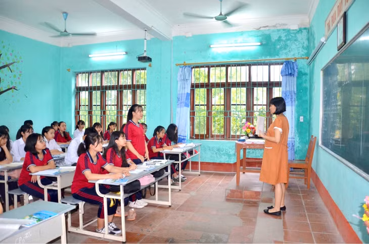 Giờ học của cô, trò Trường TH&THCS Thống Nhất, xã Thống Nhất, huyện Hoành Bồ.