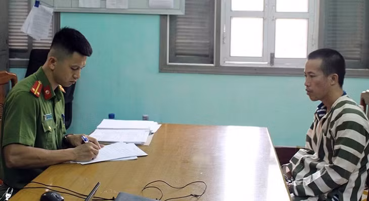 Đối tượng Tuấn tại Cơ quan điều tra Công an TX Quảng Yên.