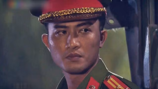 Doãn Quốc Đam vào vai một công an “biến chất“, thông đồng với tội phạm. Ảnh: VFC.