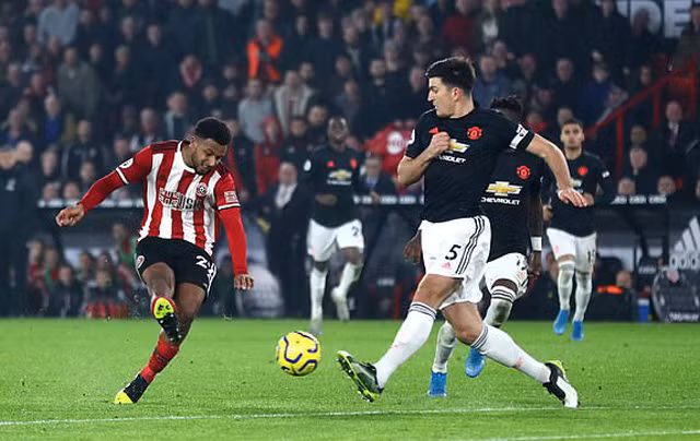 Mousset nhân đôi cách biệt cho Sheffield Utd ở đầu hiệp 2.