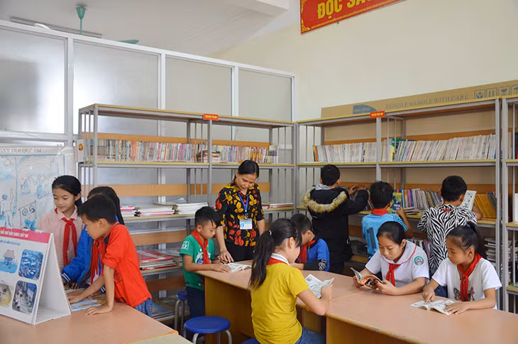 Hơn 30 năm, cô giáo Vũ Thị Hường gắn bó với học sinh vùng cao