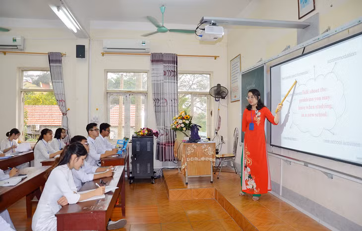 Tiết học có ứng dụng CNTT của cô và trò Trường THPT Bãi Cháy