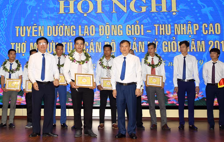 Từ tháng 4 đến nay, 547 Người thợ mỏ-Người chiến sĩ của Vàng Danh đã được Công ty tuyên dương, khen thưởng.