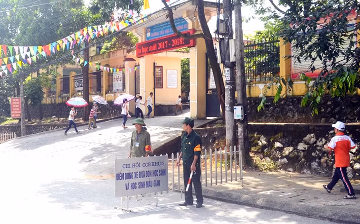 Hàng ngày vào đầu giờ sáng và giờ tan học buổi chiều, thành viên của mô hình 