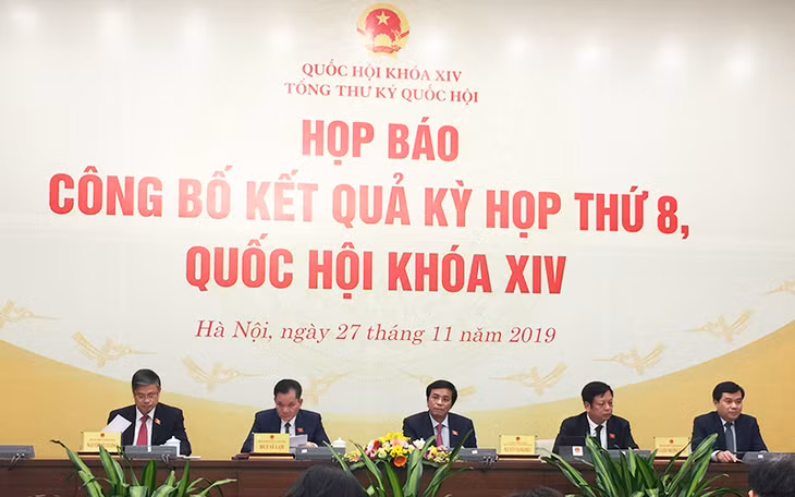 Họp báo công bố kết quả kỳ họp.