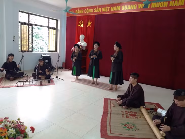 Tiết mục Xẩm Hạ Long thần tiên được viết lời mới ca ngợi vẻ đẹp huyền ảo lung linh của vịnh Hạ Long