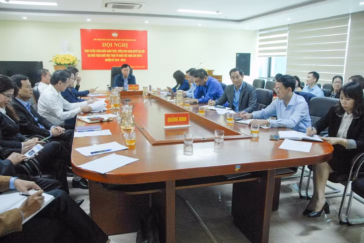 Ủy ban MTTQ tỉnh và đại diện Ban thường trực Ủy ban MTTQ 14 địa phương cấp huyện trong tỉnh tham dự hội nghị tại điểm cầu Quảng Ninh.