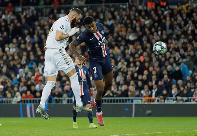Benzema nhân đôi cách biệt.