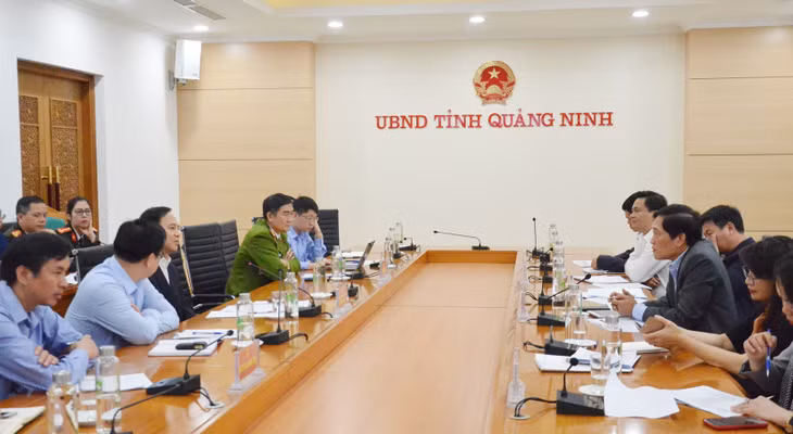 Quang cảnh buổi làm việc.
