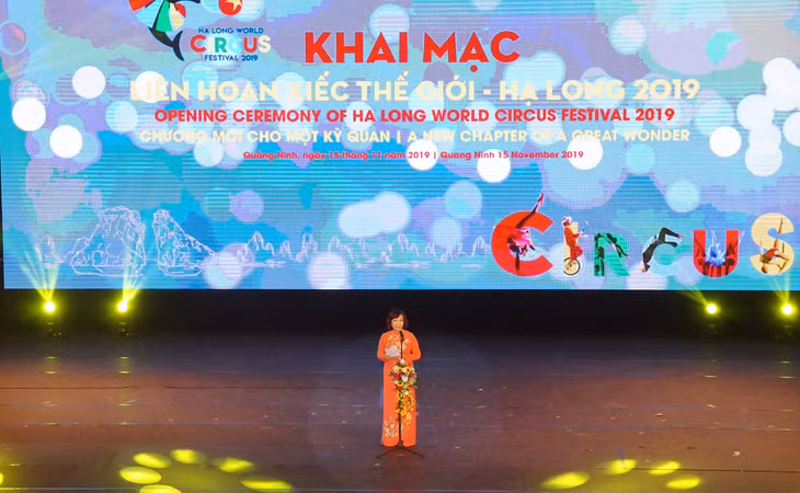 đồng chí Vũ Thị Thu Thủy, Phó Chủ tịch UBND tỉnh phát biểu khai mạc tại buổi lễ.
