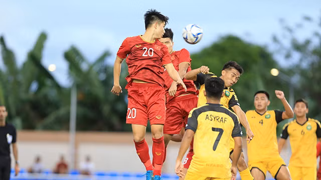 U22 Việt Nam hãm thành đối phương. Ảnh: Đức Cường