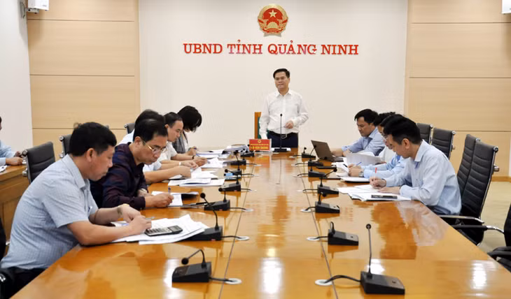 Đồng chí Bùi Văn Khắng, Phó Chủ tịch UBND tỉnh phát biểu chỉ đạo tại hội nghị