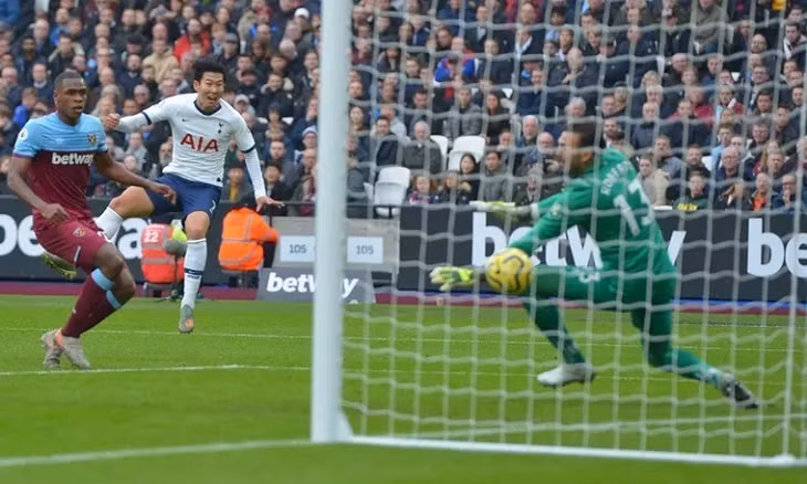 Son tỏa sáng, giúp Tottenham mở tỷ số sau những đợt tấn công không thành công. Ảnh: Shutterstock.