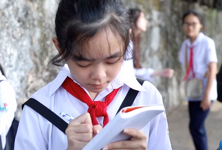 Để phục vụ cho bài thu hoạch, các em đều rất chăm chú ghi chép, tìm hiểu