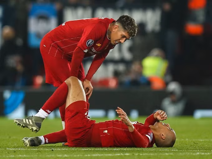 Liverpool có thể mất Fabinho trong 8 tuần vì chấn thương gặp phải ở trận hòa 1-1 với Napoli