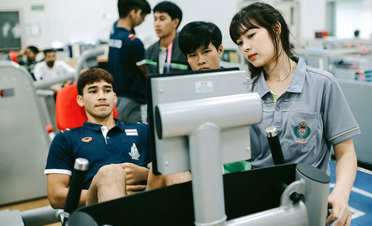 Toàn bộ cầu thủ U22 Thái Lan được kiểm tra thể chất hôm 15/11. Ảnh: Changsuek.