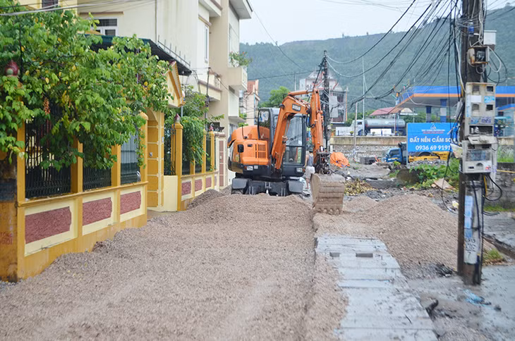Giải quyết kiến nghị của cử tri, thành phố đã bố trí gần 9 tỷ đồng đầu tư tuyến đường ngõ 249, khu Nam Sơn 2, phường Cẩm Sơn.