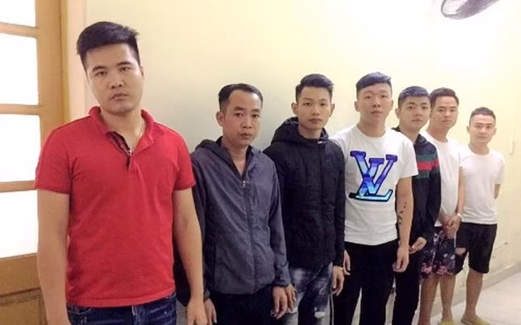Nhóm "tín dụng đen" cho khách hàng vay với lãi suất hơn 5.000% một năm, người vay 50 triệu đồng trong 4 tháng phải trả 1,3 tỷ đồng.