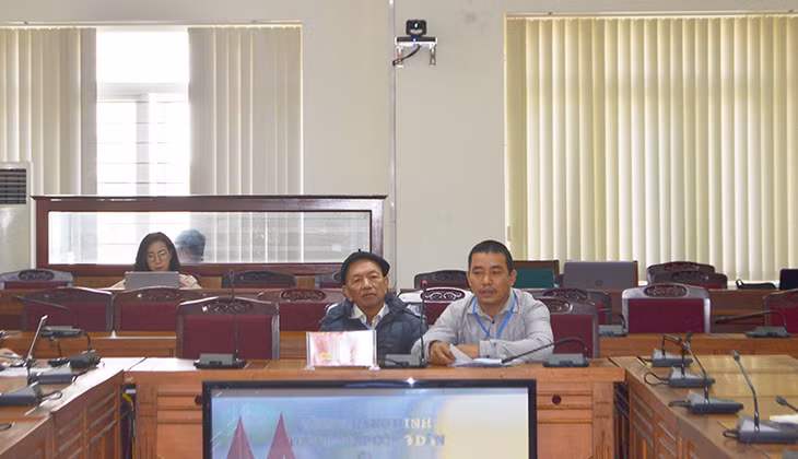 Công dân trình bày nội dung kiến nghị với Hội đồng Tiếp công dân tỉnh