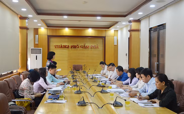 Quang cảnh buổi làm việc.