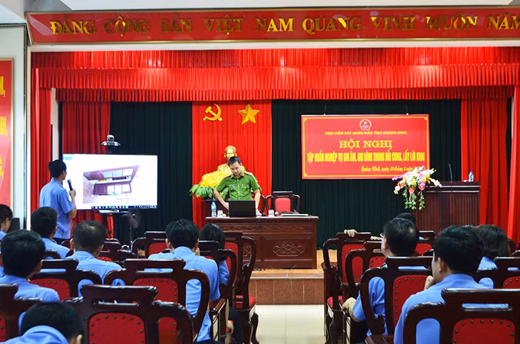  Viện KSND tỉnh tổ chức tập huấn nghiệp vụ ghi âm, ghi hình trong hỏi cung, lấy lời khai cho cán bộ, kiểm sát viên trong ngành.