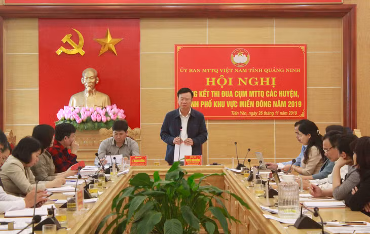 Đồng chí Nguyễn Văn Hưởng, Trưởng Ban Dân vận Tỉnh ủy, Chủ tịch UBMTTQ tỉnh kết luận tại hội nghị