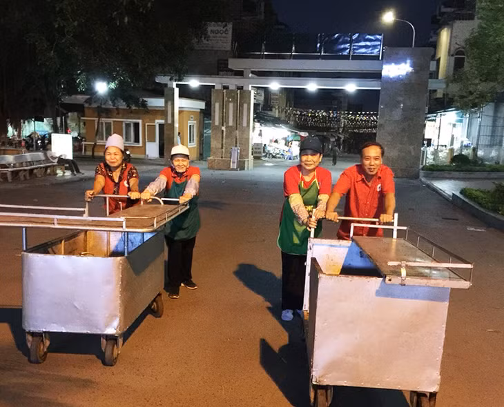 6 năm nay, Chi hội Chữ thập đỏ khu 6, phường Thanh Sơn, TP Uông Bí duy trì nồi cháo từ thiện
