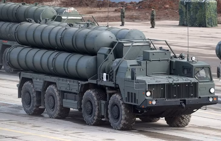Nga đã tiến hành sản xuất hệ thống phòng thủ tên lửa S-400 cho Ấn Độ và hợp đồng chuyển giao giữa 2 nước sẽ được hoàn tất vào năm 2025. Ảnh: Tass
