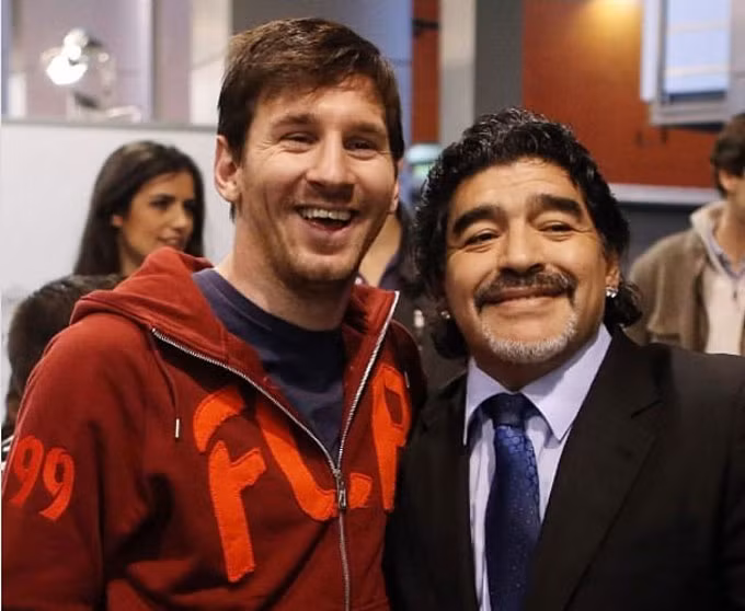 Messi chia buồn sau cái chết của MaradonaMessi chia buồn sau cái chết của Maradona