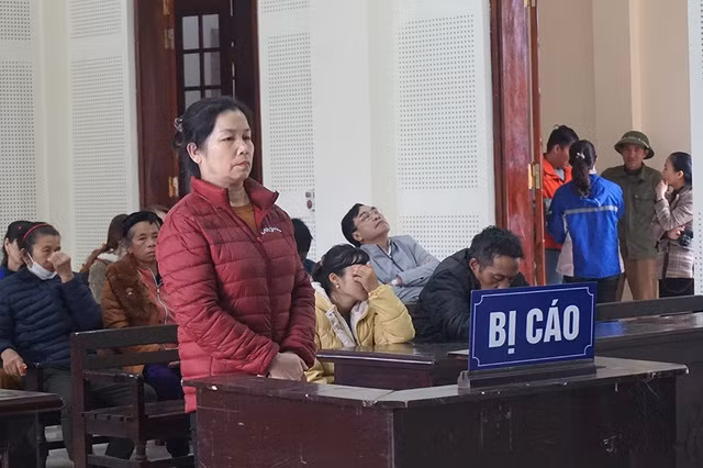 Bị cáo Lô Thị Phương tại phiên tòa sơ thẩm diễn ra vào ngày 16/11.