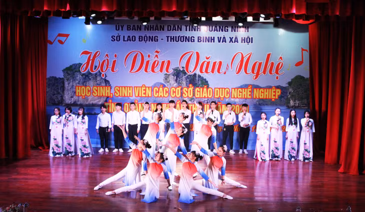 Tiết mục dự thi của Trường Cao đẳng Giao thông Quảng Ninh.