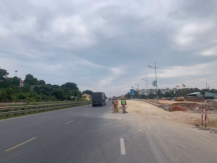 Ngã 3 trước cổng Chùa Trình, TP Uông Bí được cải tạo, mở rộng.