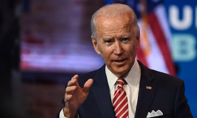 Tổng thống đắc cử Biden trả lời phóng viên tại Wilmington, bang Delaware, hôm 16/11. Ảnh: AFP.