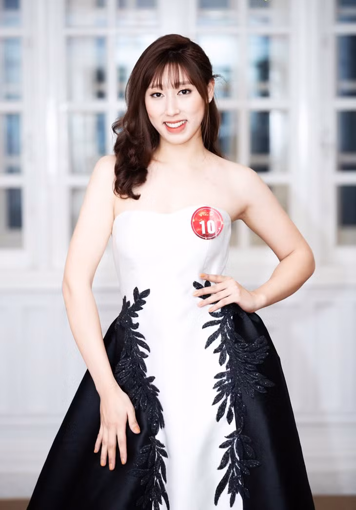 Phạm Thị Phương Thúy (SBD 10) Sinh năm: 2000 Nghề nghiệp: Tự do (Vân Đồn) Chiều cao: 173 cm