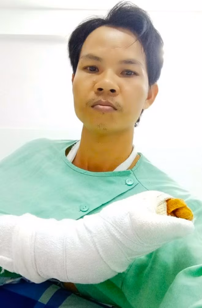 Anh Vinh đang được điều trị tại bệnh viện.