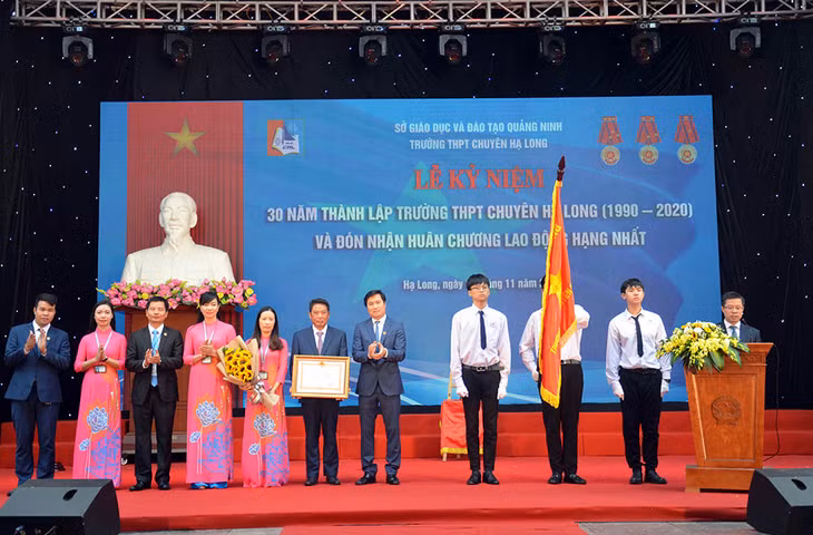 Trường THPT Chuyên Hạ Long