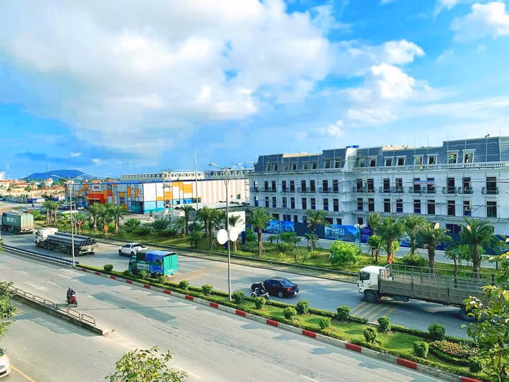 Đô thị Uông Bí ngày càng khang trang, sạch đẹp. Ảnh: VC